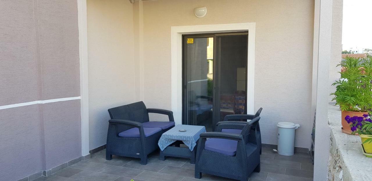 Apartments Villa Dovinefa クサミル エクステリア 写真
